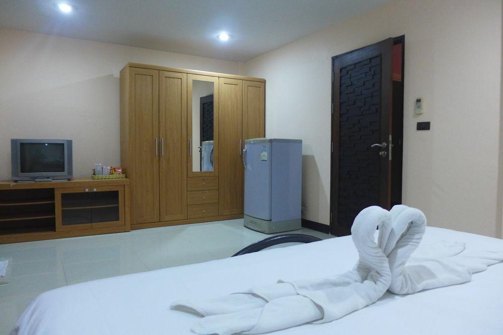 Patong Bgw Phuket Hostel מראה חיצוני תמונה
