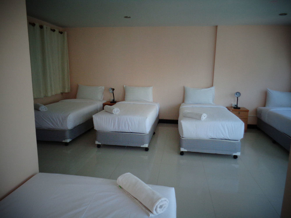 Patong Bgw Phuket Hostel מראה חיצוני תמונה