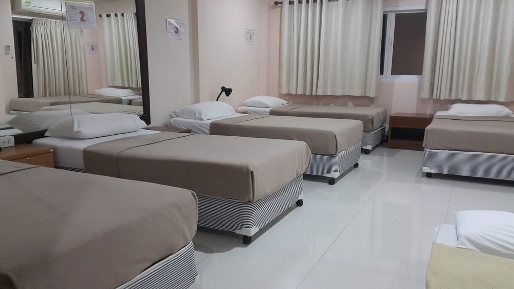 Patong Bgw Phuket Hostel מראה חיצוני תמונה