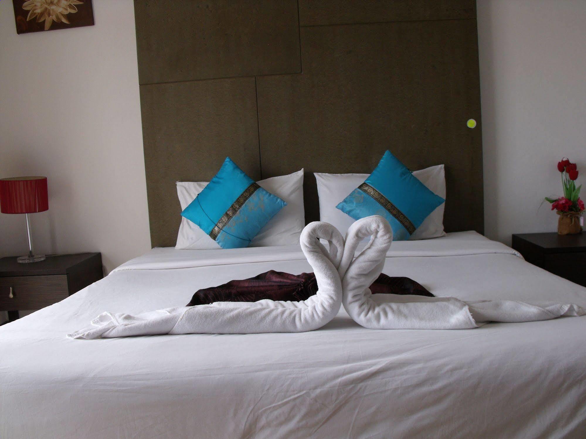 Patong Bgw Phuket Hostel מראה חיצוני תמונה