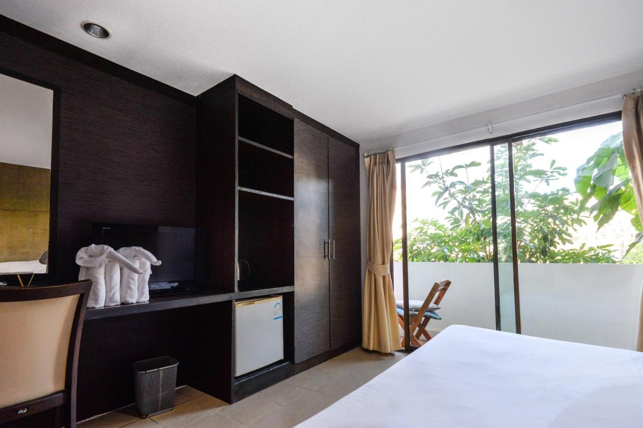 Patong Bgw Phuket Hostel מראה חיצוני תמונה